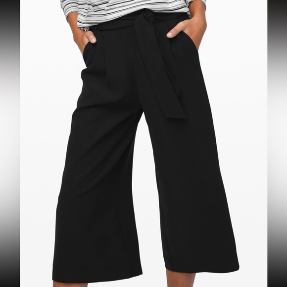 lululemon athletica Pants - Lululemon NEW Size 10 Black Noir Crop Pants